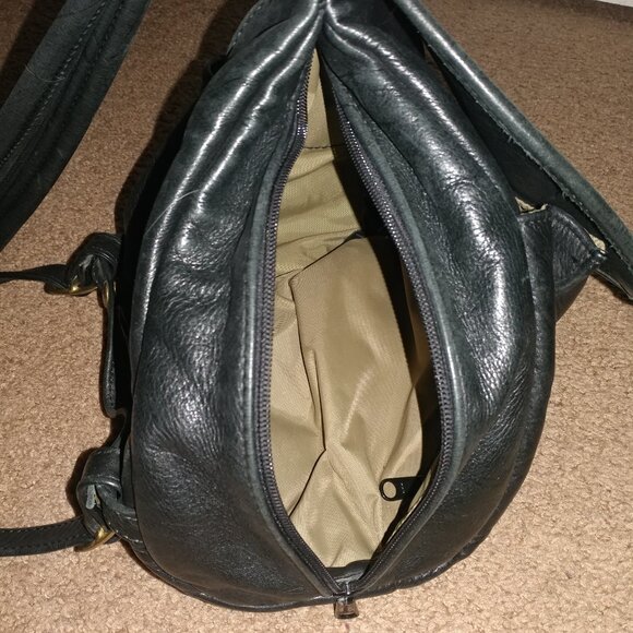 Mac Clay Leather Design: Tan/Black Leather Convertible Backpack/Shoulder Bag - Picture 10 of 14